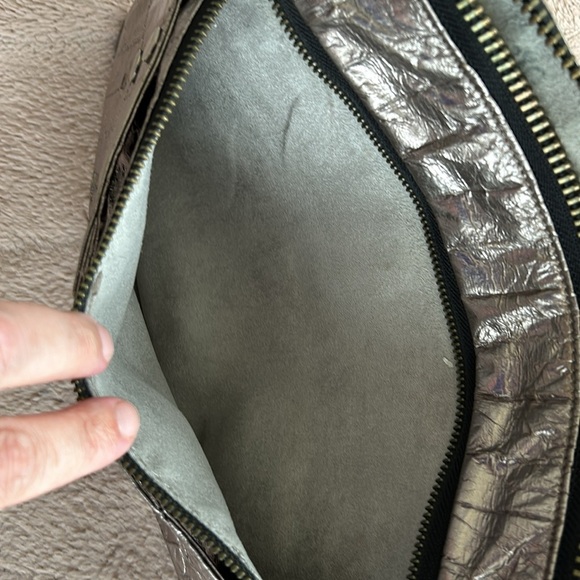 Matt & Nat Metallic silver vegan clutch, great condition, multi pocket** premium - Picture 5 of 9